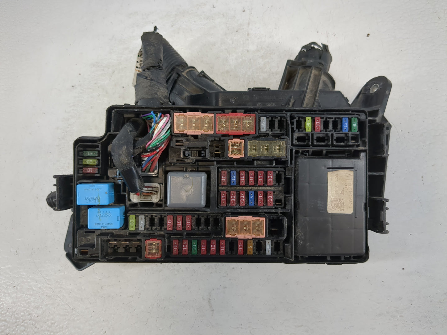 2016-2018 Toyota Prius Fusebox Fuse Box Panel Relay Module P/N:82641-47050 Fits Fits 2016 2017 2018 OEM Used Auto Parts - Oe