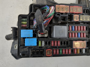 2016-2018 Toyota Prius Fusebox Fuse Box Panel Relay Module P/N:82641-47050 Fits Fits 2016 2017 2018 OEM Used Auto Parts