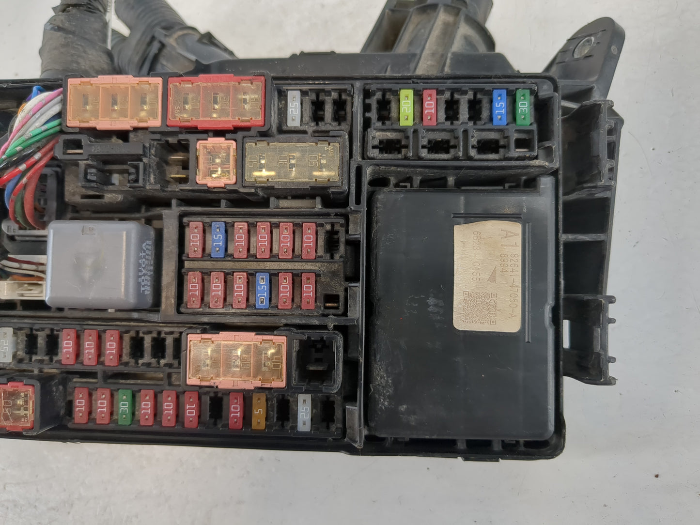 2016-2018 Toyota Prius Fusebox Fuse Box Panel Relay Module P/N:82641-47050 Fits Fits 2016 2017 2018 OEM Used Auto Parts - Oe