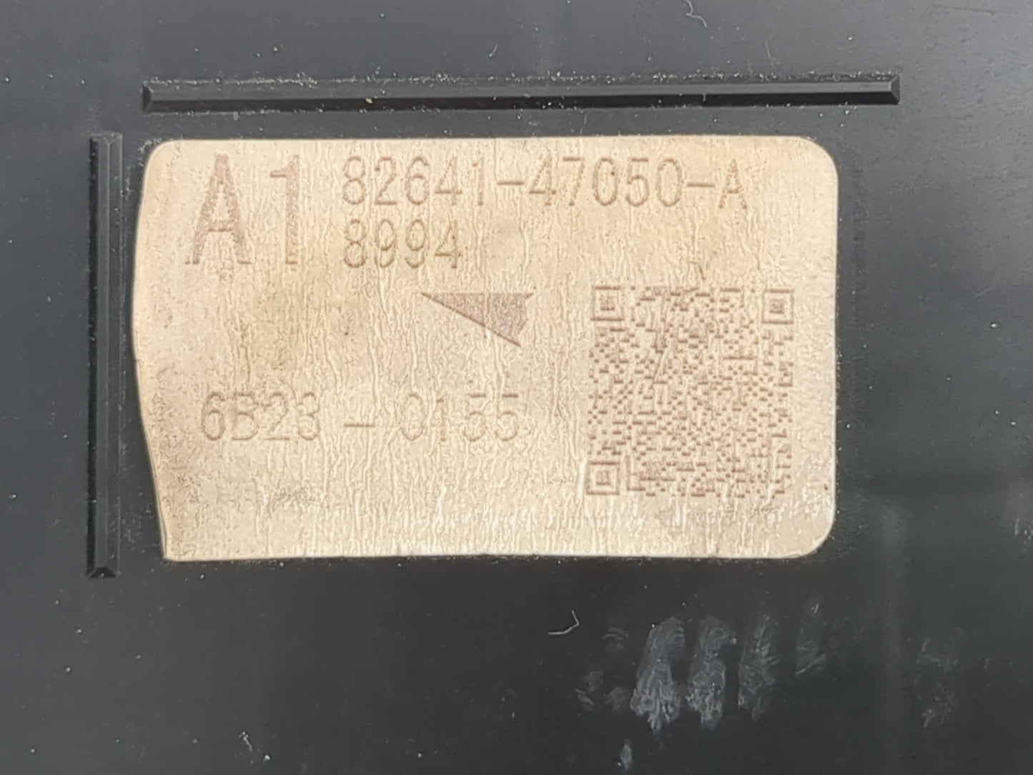 2016-2018 Toyota Prius Fusebox Fuse Box Panel Relay Module P/N:82641-47050 Fits Fits 2016 2017 2018 OEM Used Auto Parts - Oe