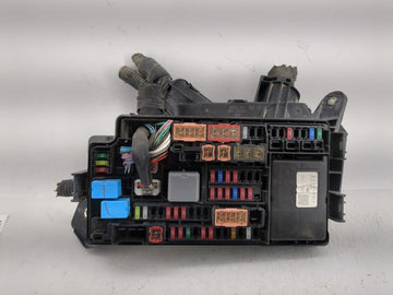 2016-2018 Toyota Prius Fusebox Fuse Box Panel Relay Module P/N:82641-47050-A Fits Fits 2016 2017 2018 OEM Used Auto Parts