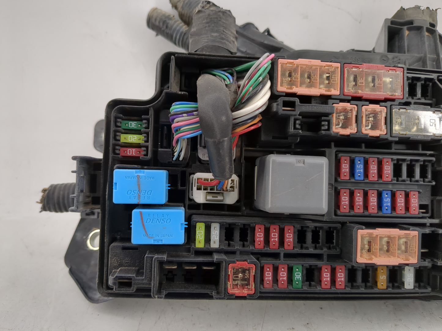 2016-2018 Toyota Prius Fusebox Fuse Box Panel Relay Module P/N:82641-47050-A Fits Fits 2016 2017 2018 OEM Used Auto Parts - 