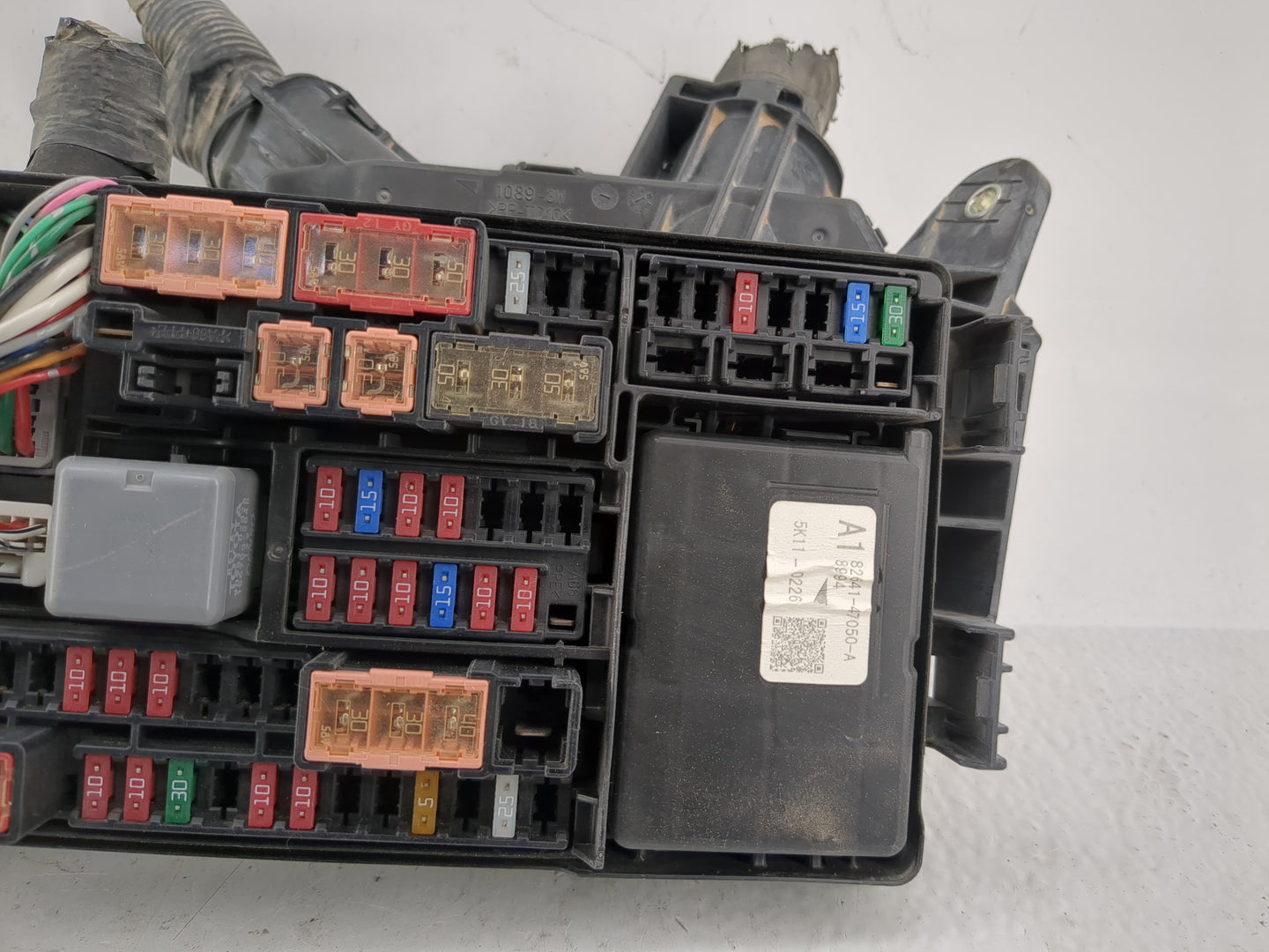 2016-2018 Toyota Prius Fusebox Fuse Box Panel Relay Module P/N:82641-47050-A Fits Fits 2016 2017 2018 OEM Used Auto Parts - 
