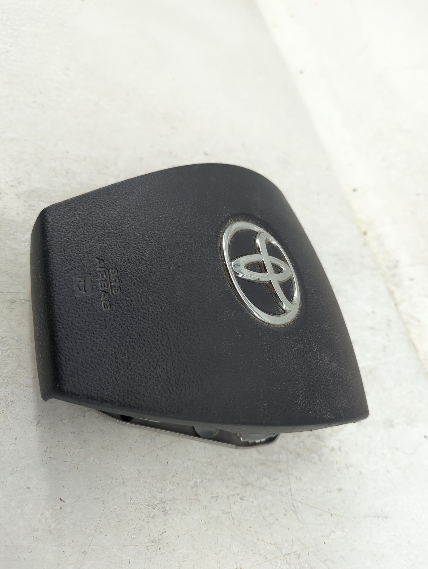 2015-2019 Toyota Prius Air Bag Driver Left Steering Wheel Mounted Fits Fits 2015 2016 2017 2018 2019 OEM Used Auto Parts - O