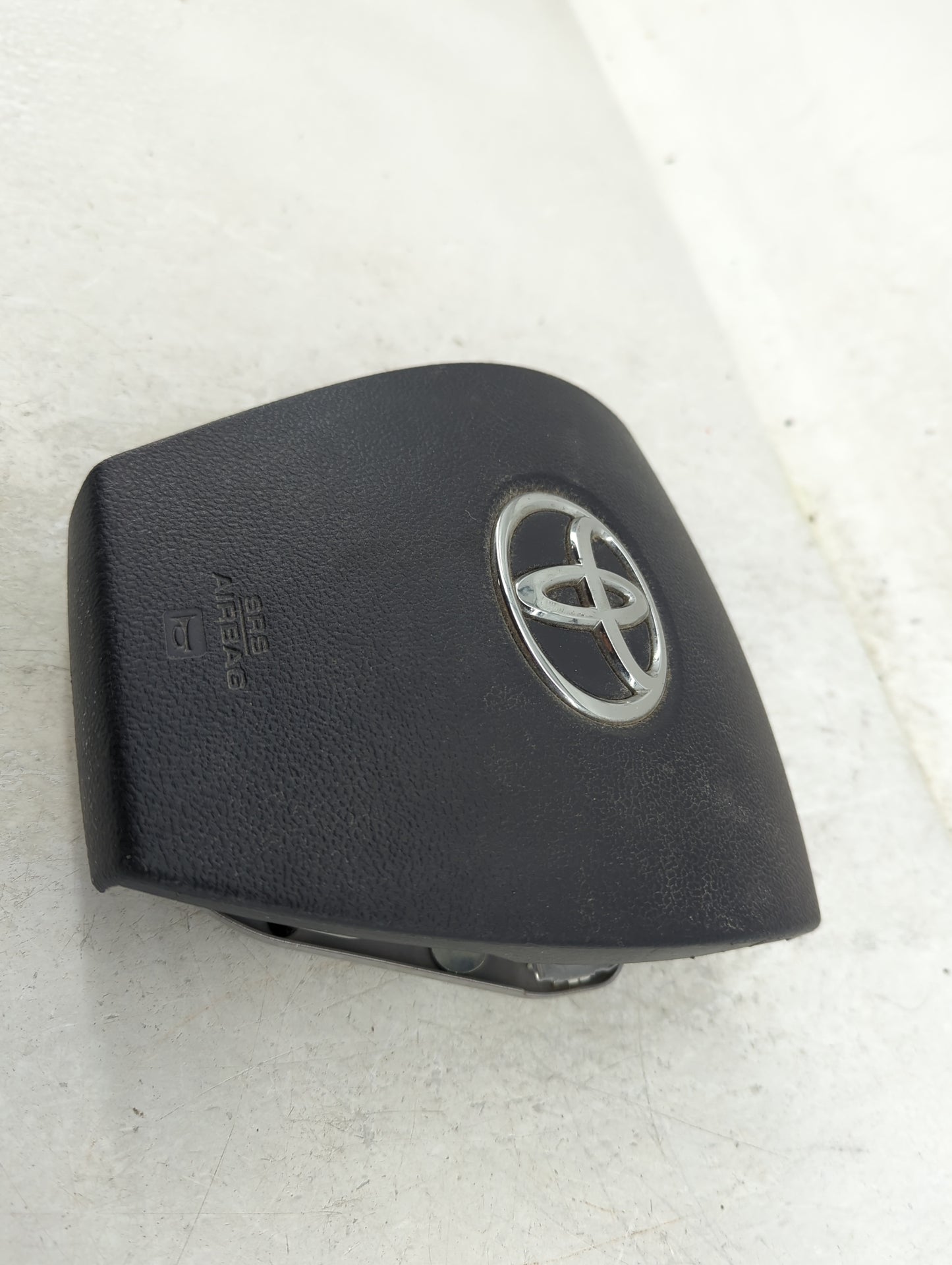 2015-2019 Toyota Prius Air Bag Driver Left Steering Wheel Mounted Fits Fits 2015 2016 2017 2018 2019 OEM Used Auto Parts - O
