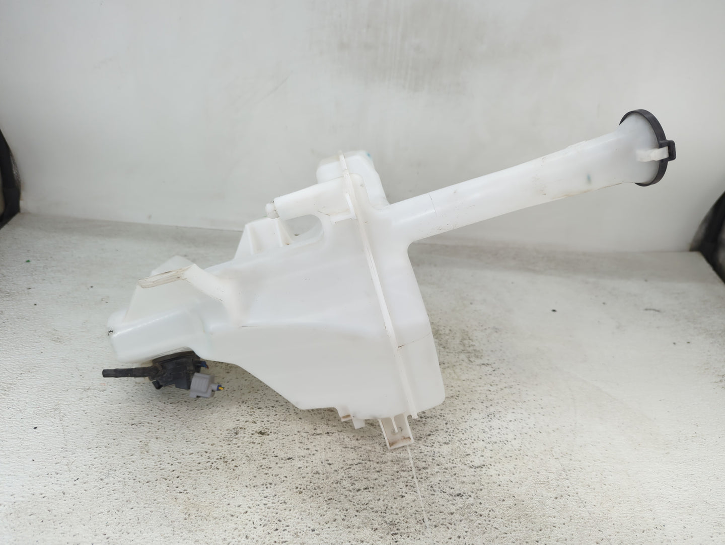 Toyota Prius Windshield Washer Fluid Reservoir Bottle Oem 1431845 - Oemusedautoparts1.com