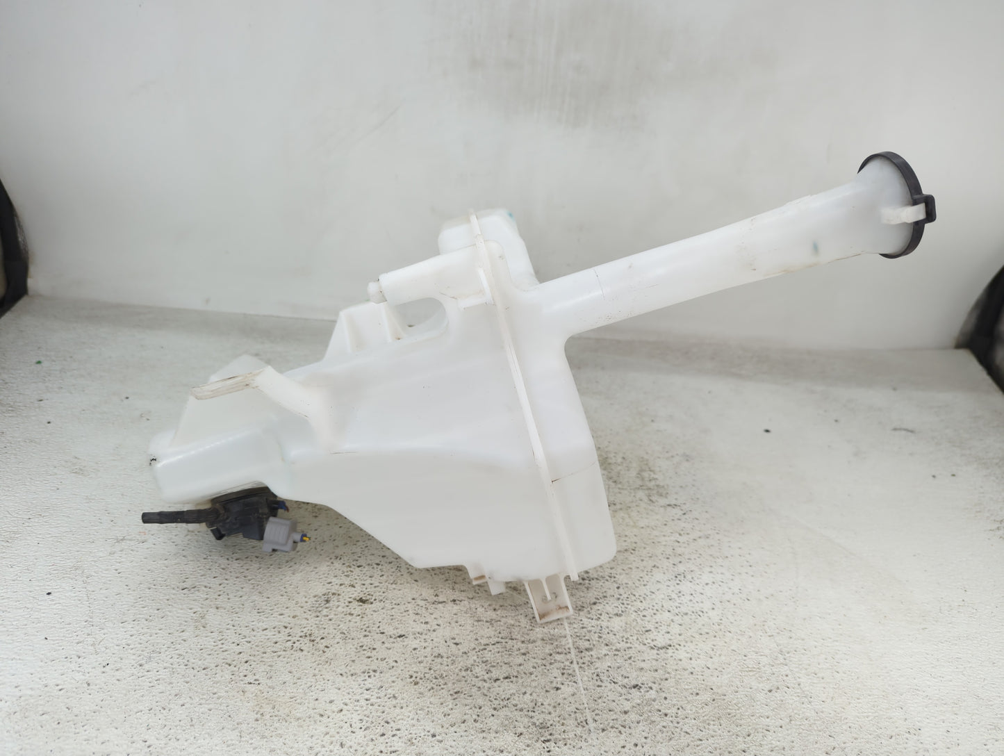 Toyota Prius Windshield Washer Fluid Reservoir Bottle Oem 1431845 - Oemusedautoparts1.com