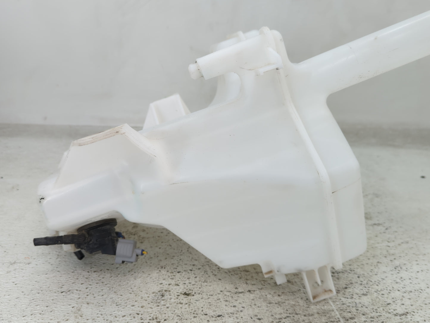 Toyota Prius Windshield Washer Fluid Reservoir Bottle Oem 1431845 - Oemusedautoparts1.com