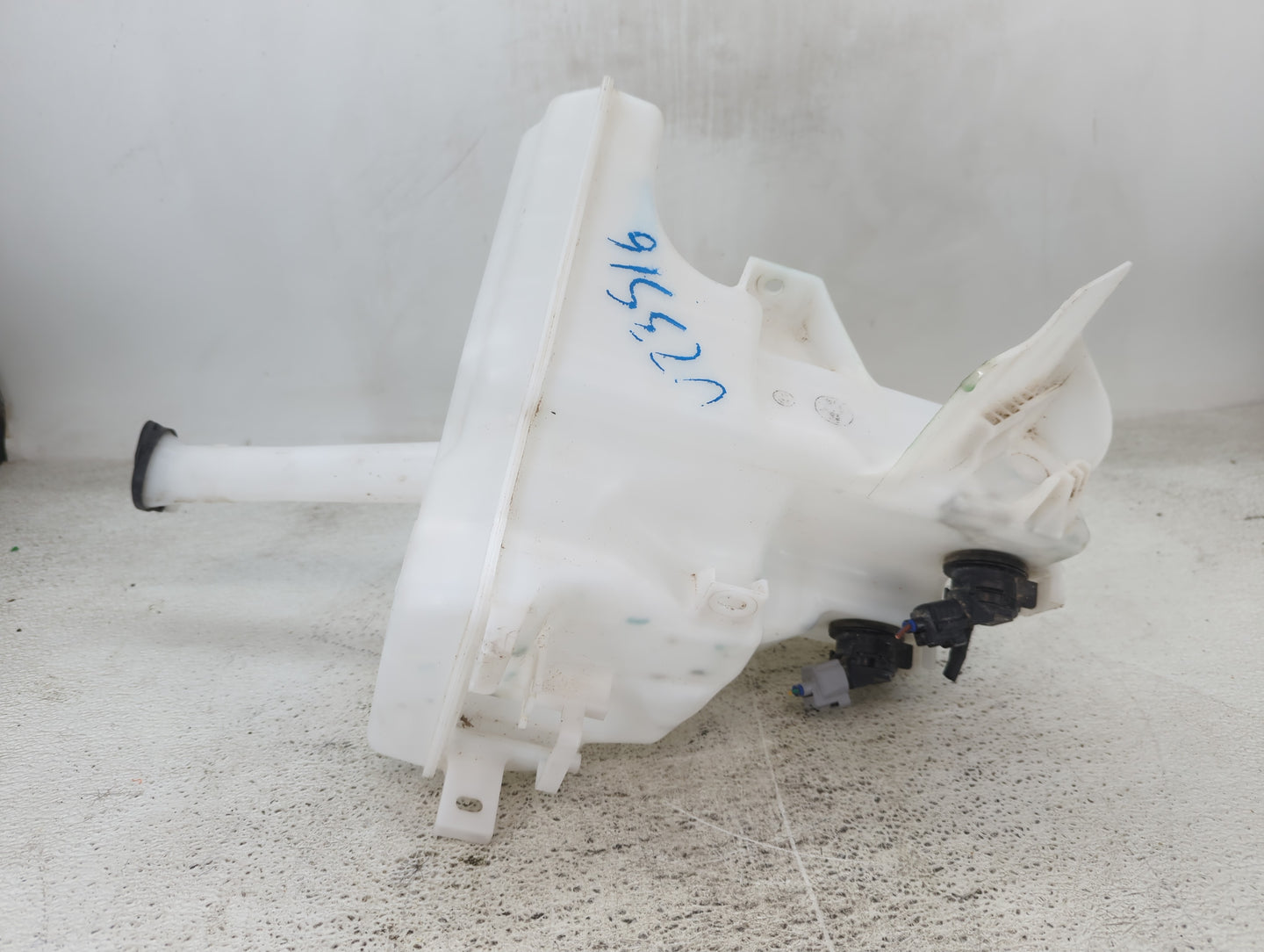 Toyota Prius Windshield Washer Fluid Reservoir Bottle Oem 1431845 - Oemusedautoparts1.com