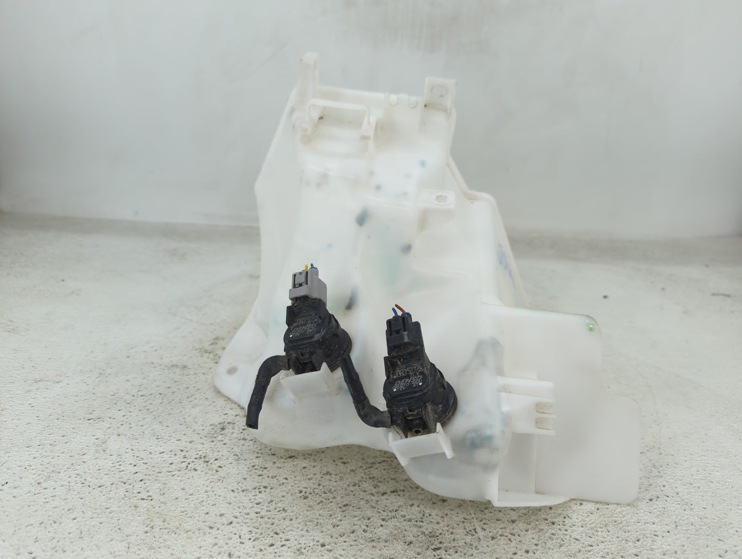 Toyota Prius Windshield Washer Fluid Reservoir Bottle Oem 1431845 - Oemusedautoparts1.com