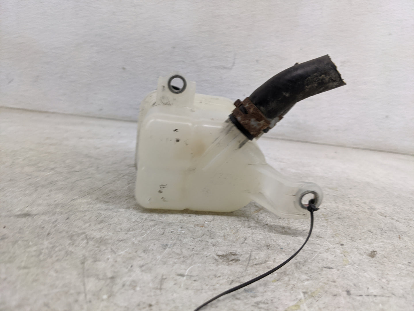 2016 Toyota Prius Radiator Coolant Overflow Expansion Tank Bottle - Oemusedautoparts1.com