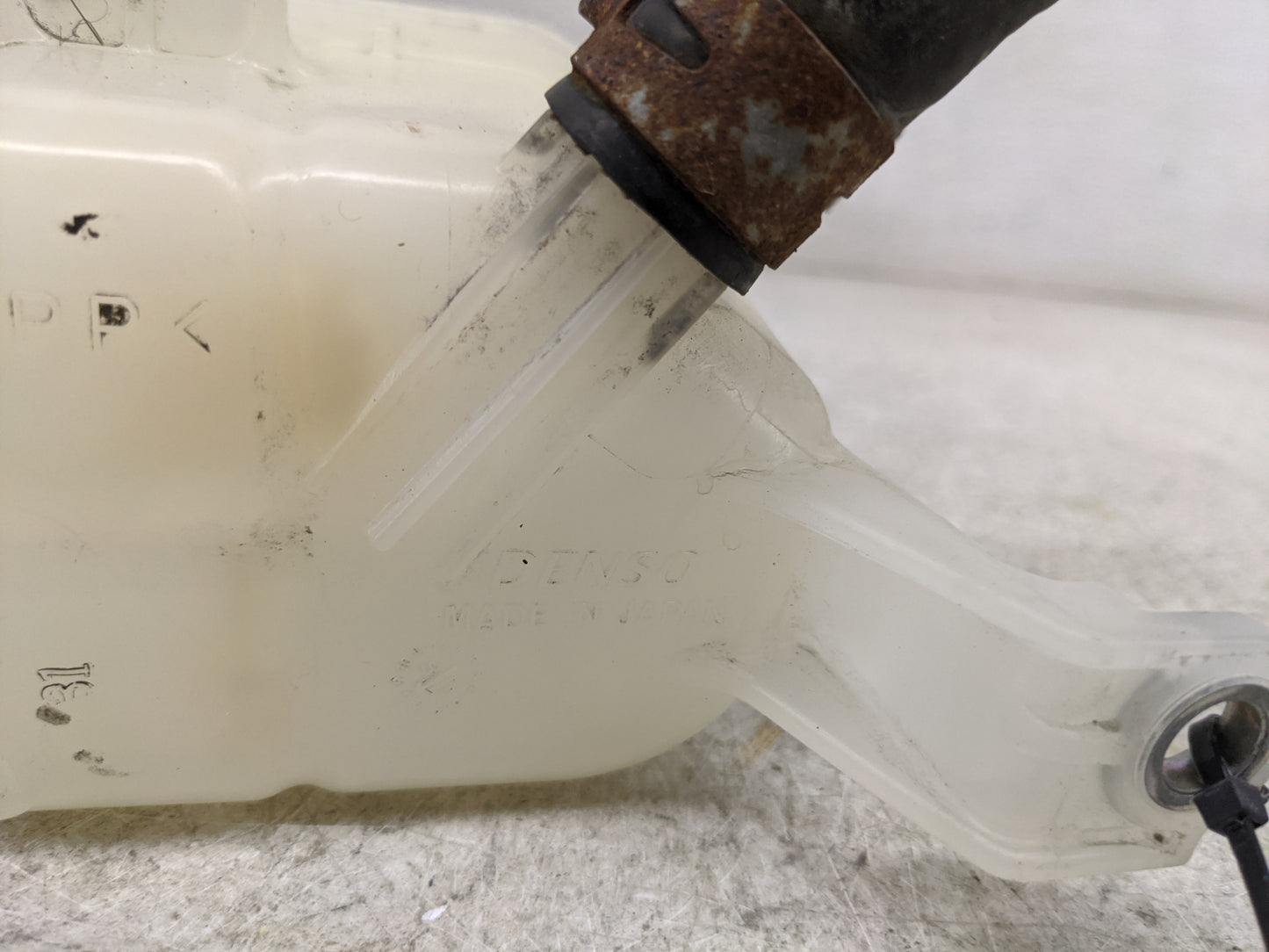 2016 Toyota Prius Radiator Coolant Overflow Expansion Tank Bottle - Oemusedautoparts1.com