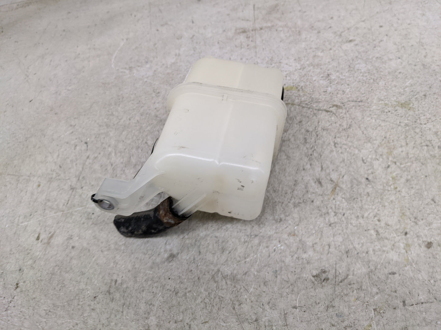 2016 Toyota Prius Radiator Coolant Overflow Expansion Tank Bottle - Oemusedautoparts1.com