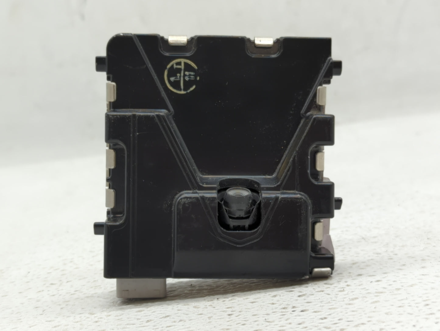 2016 Toyota Prius Chassis Control Module Ccm Bcm Body Control 8646c-47010 - Oemusedautoparts1.com