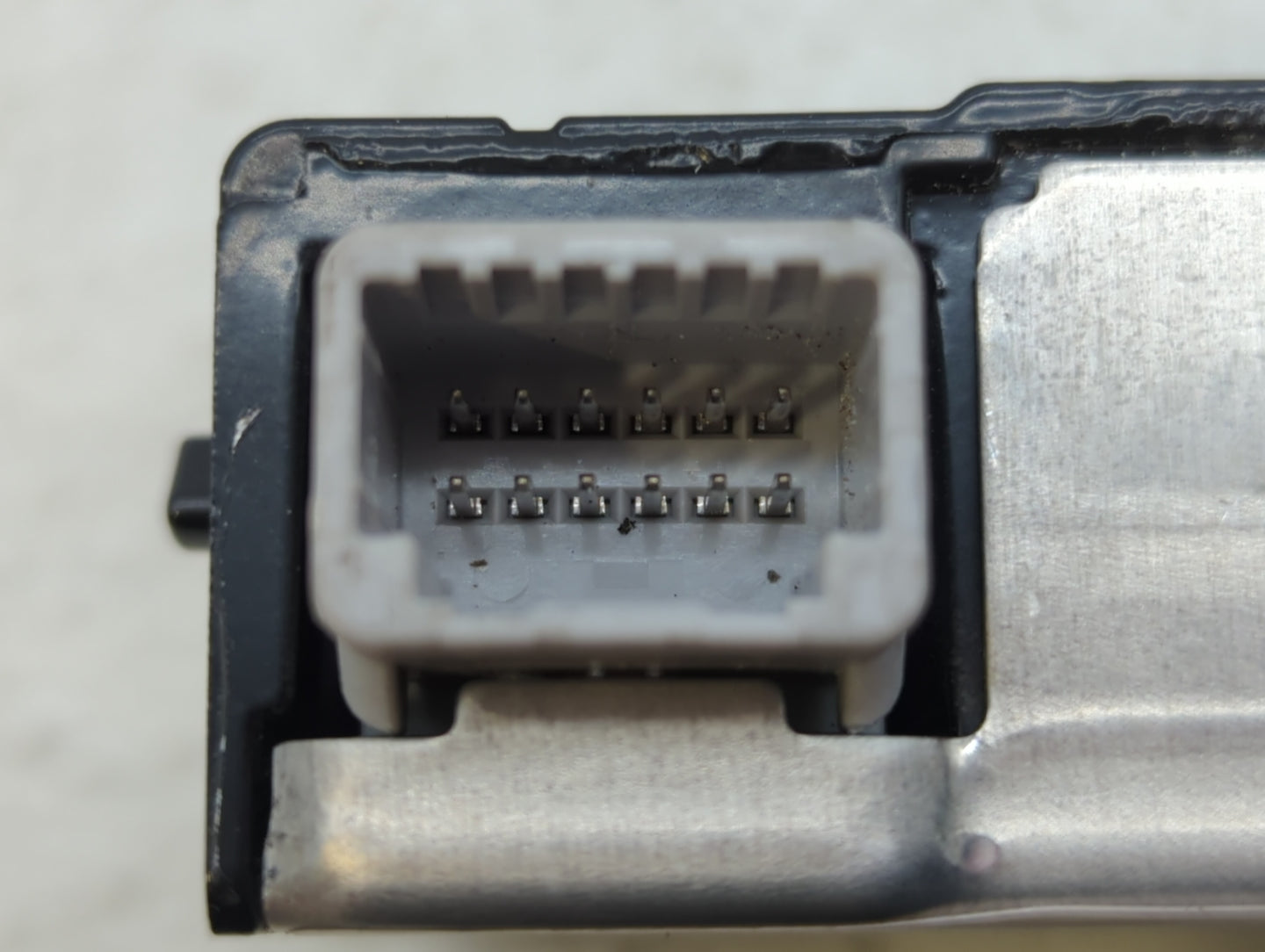 2016 Toyota Prius Chassis Control Module Ccm Bcm Body Control 8646c-47010 - Oemusedautoparts1.com