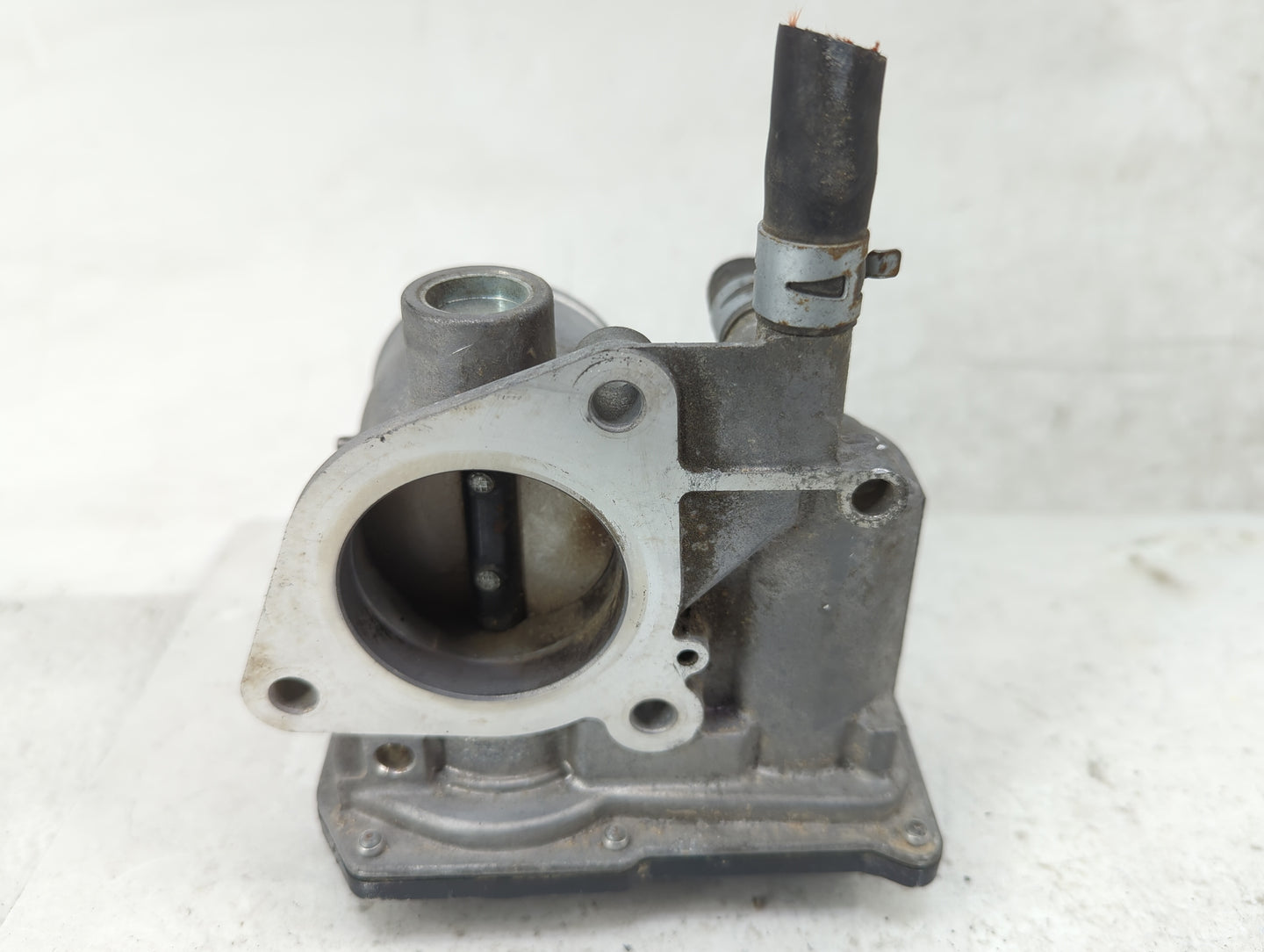 2012-2019 Toyota Prius C Throttle Body P/N:22030-47040 Fits Fits 2012 2013 2014 2015 2016 2017 2018 2019 OEM Used Auto Parts
