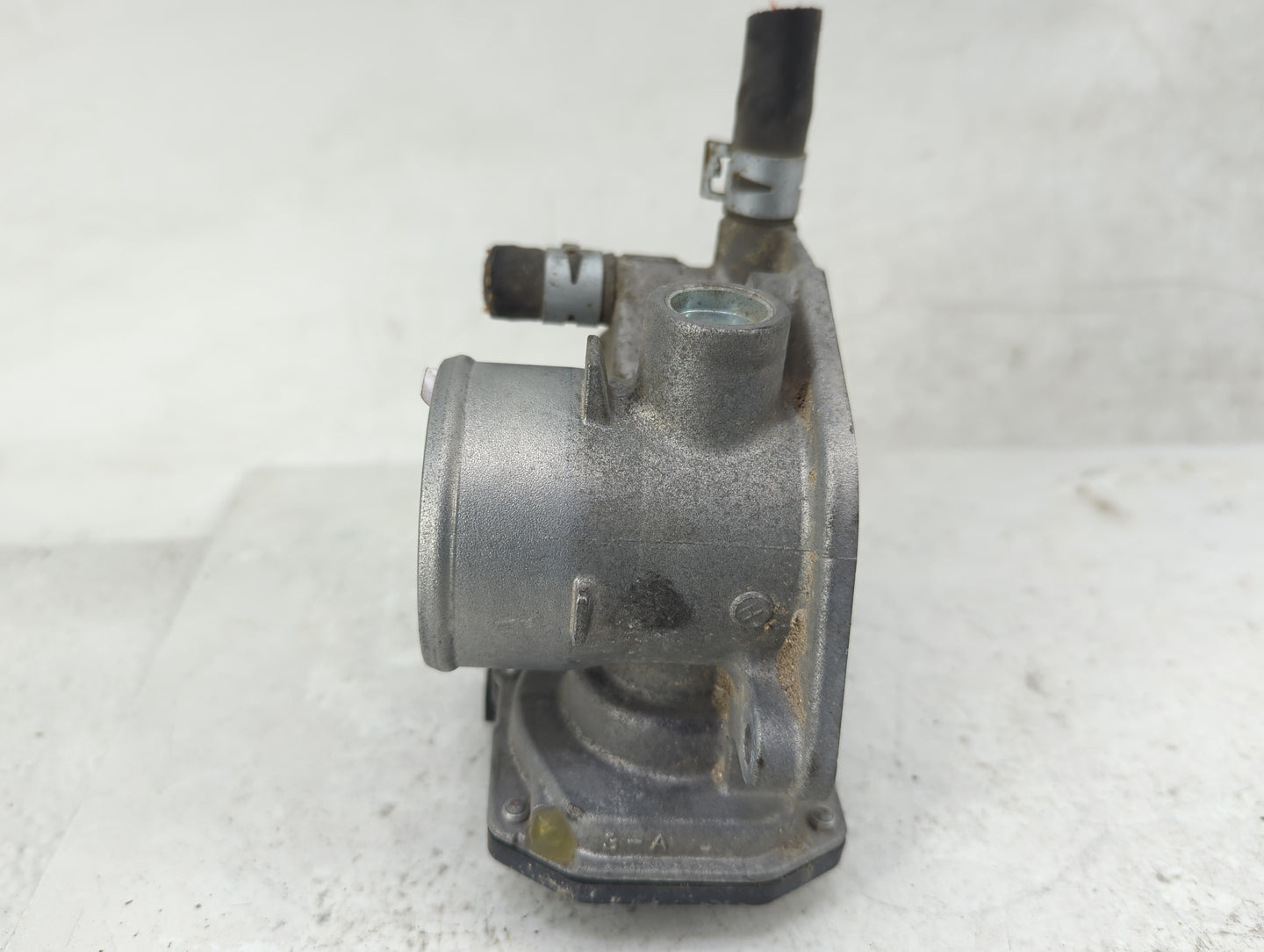 2012-2019 Toyota Prius C Throttle Body P/N:22030-47040 Fits Fits 2012 2013 2014 2015 2016 2017 2018 2019 OEM Used Auto Parts