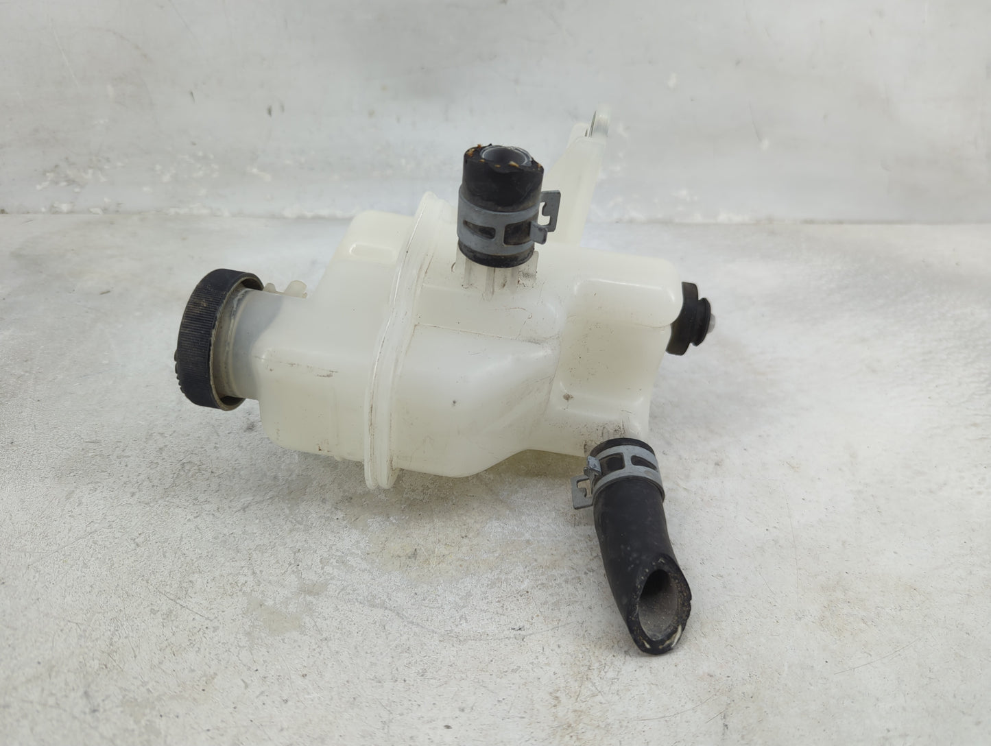 2012-2019 Toyota Prius C Radiator Coolant Overflow Expansion Tank Bottle - Oemusedautoparts1.com