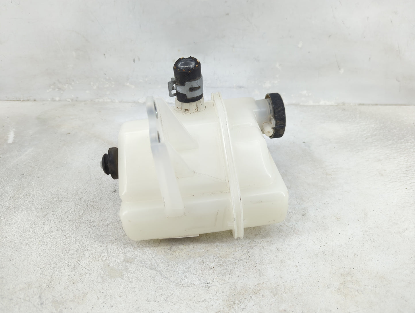 2012-2019 Toyota Prius C Radiator Coolant Overflow Expansion Tank Bottle - Oemusedautoparts1.com