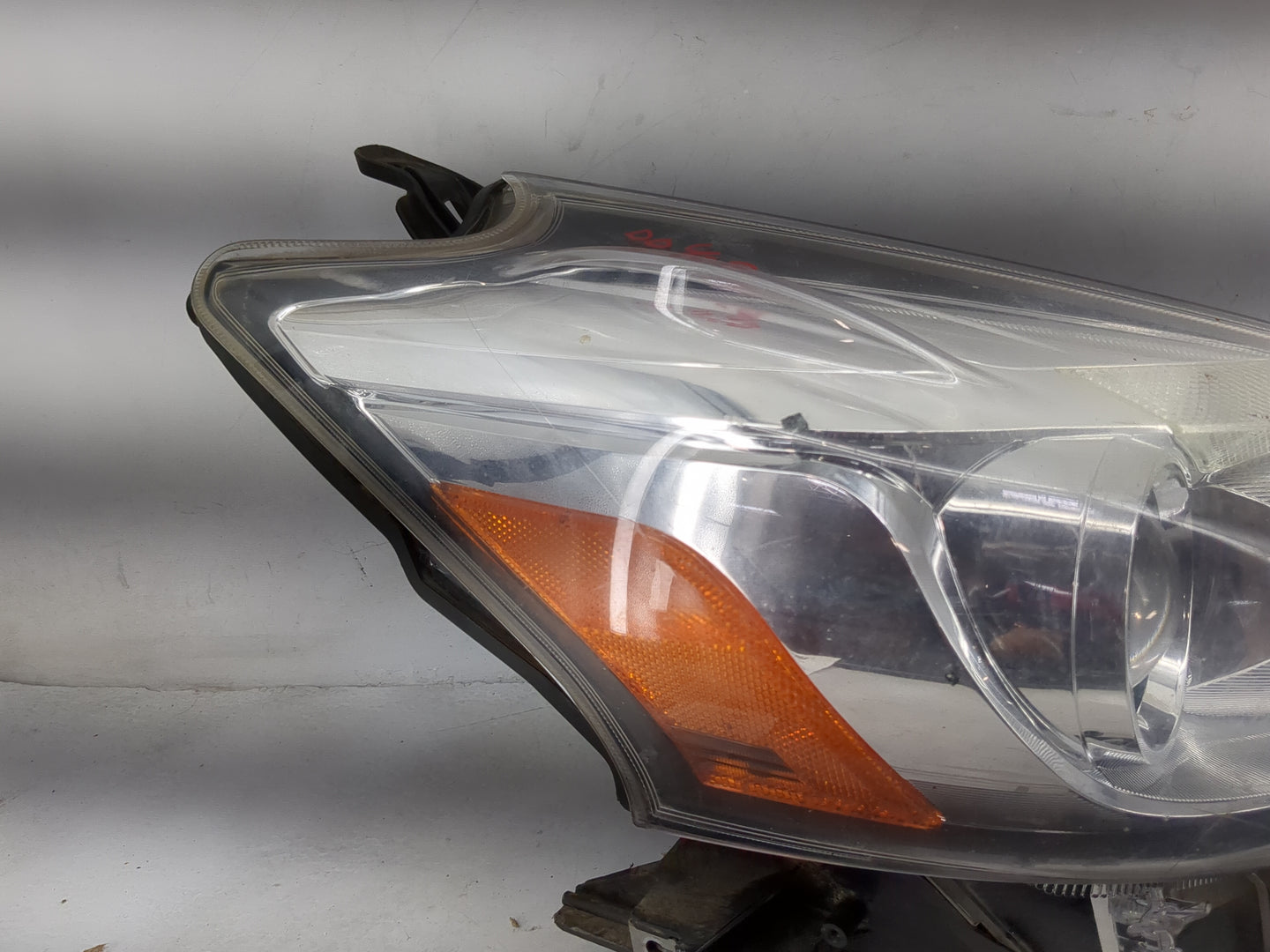 2016 Toyota Prius V Passenger Right Oem Head Light Headlight Lamp - Oemusedautoparts1.com
