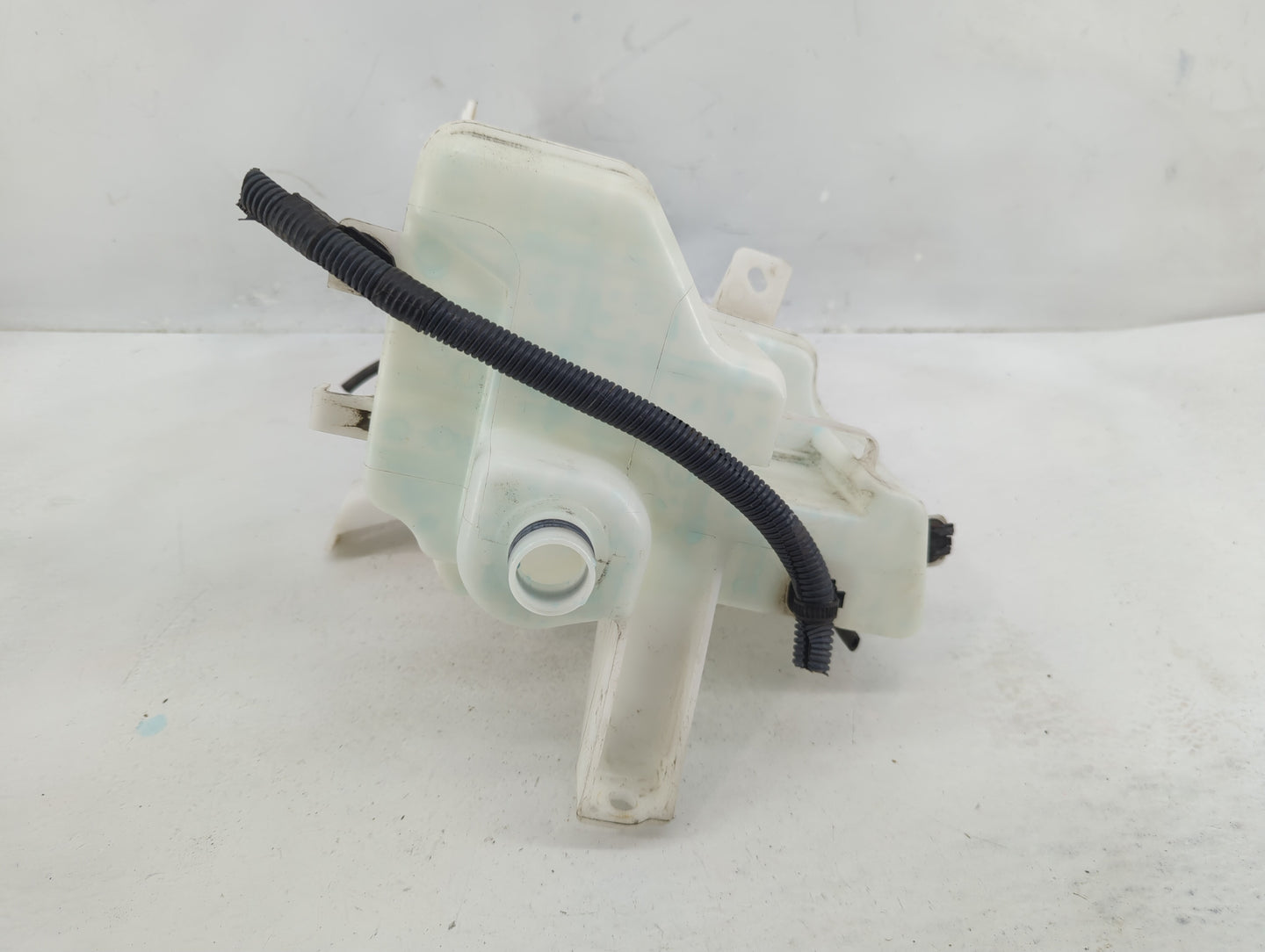 2013-2018 Toyota Rav4 Windshield Washer Fluid Reservoir Bottle Oem - Oemusedautoparts1.com
