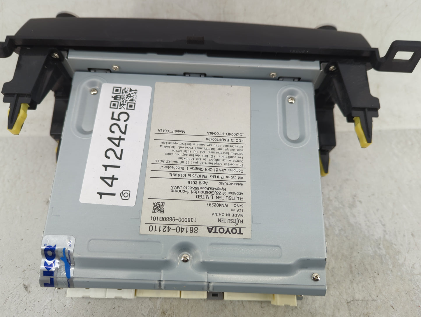 2016-2018 Toyota Rav4 Radio AM FM Cd Player Receiver Replacement P/N:86140-42110 Fits Fits 2016 2017 2018 OEM Used Auto Part