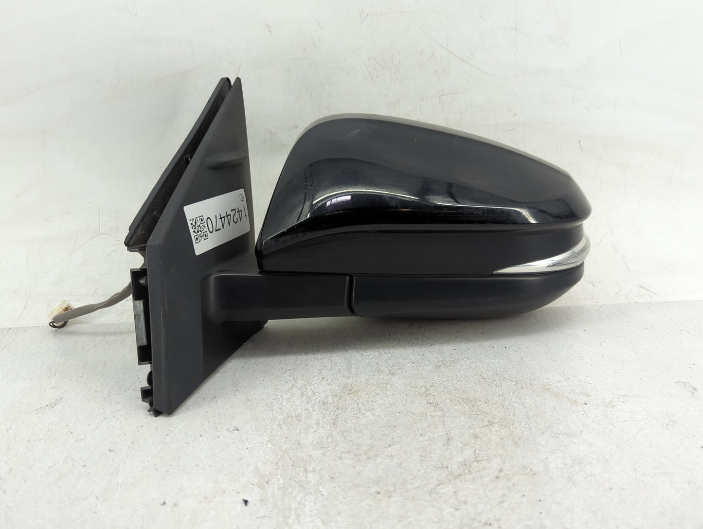 2016-2018 Toyota Rav4 Driver Side View Mirror - Left Door Mirror OEM Used - Oemusedautoparts1.com