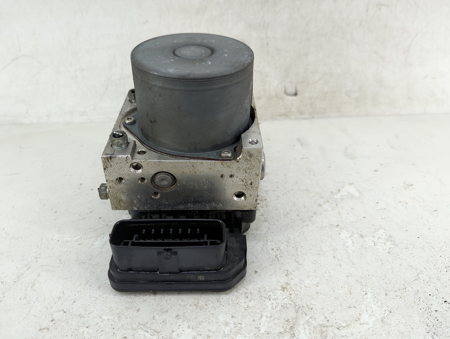 2016-2018 Toyota Rav4 ABS Pump Control Module Replacement P/N:44540-0R110 44510-42350 Fits Fits 2016 2017 2018 OEM Used Auto