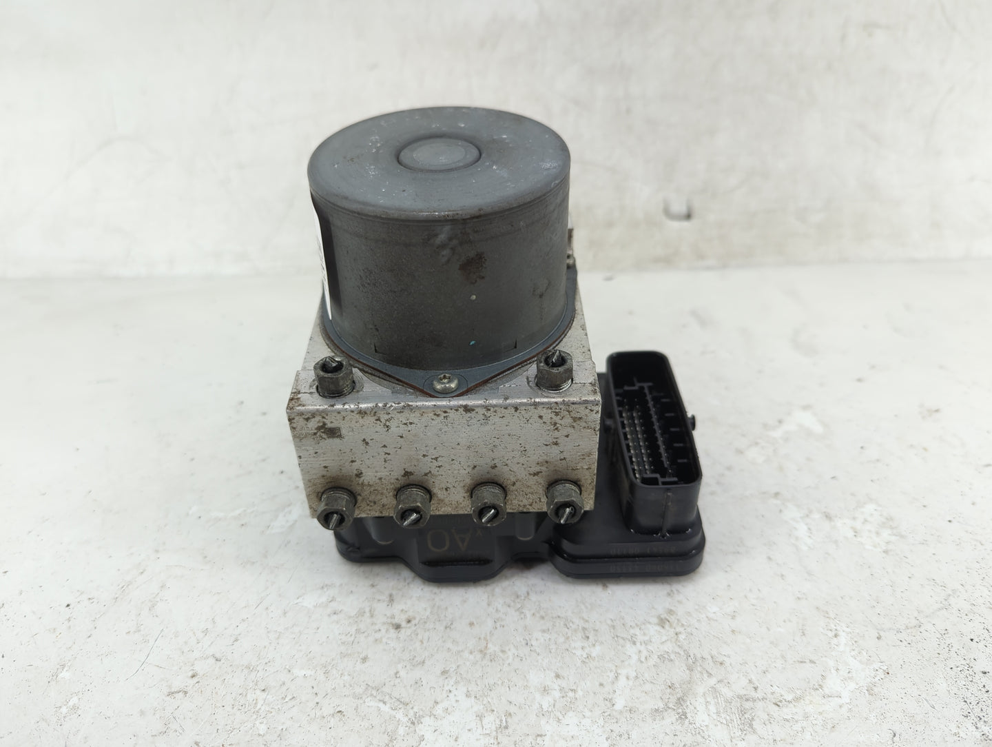 2016-2018 Toyota Rav4 ABS Pump Control Module Replacement P/N:44540-0R110 44510-42350 Fits Fits 2016 2017 2018 OEM Used Auto