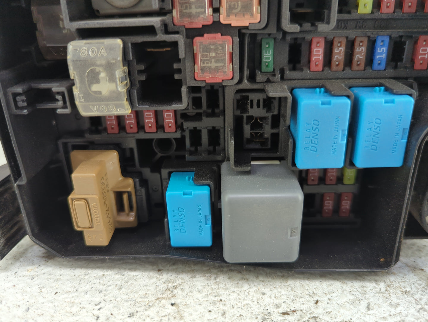 2013-2018 Toyota Rav4 Fusebox Fuse Box Panel Relay Module P/N:82662-42410 Fits Fits 2013 2014 2015 2016 2017 2018 2019 2020 