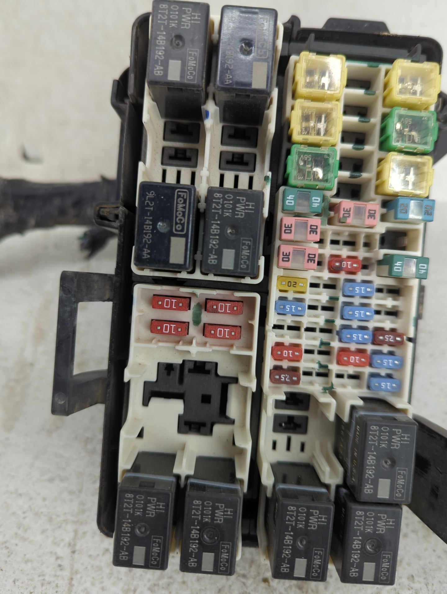 2016-2018 Toyota Rav4 Fusebox Fuse Box Panel Relay Module P/N:8T2T-14B192-AB 9L2T-14B192-AA, 6003447201 Fits Fits 2016 2017 