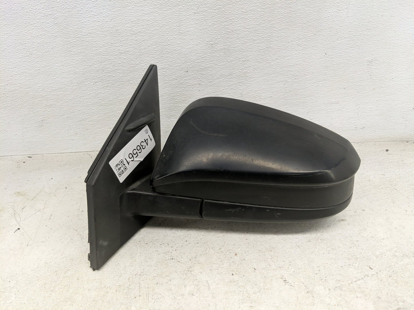 2016-2018 Toyota Rav4 Driver Side View Mirror - Left Door Mirror OEM Used - Oemusedautoparts1.com