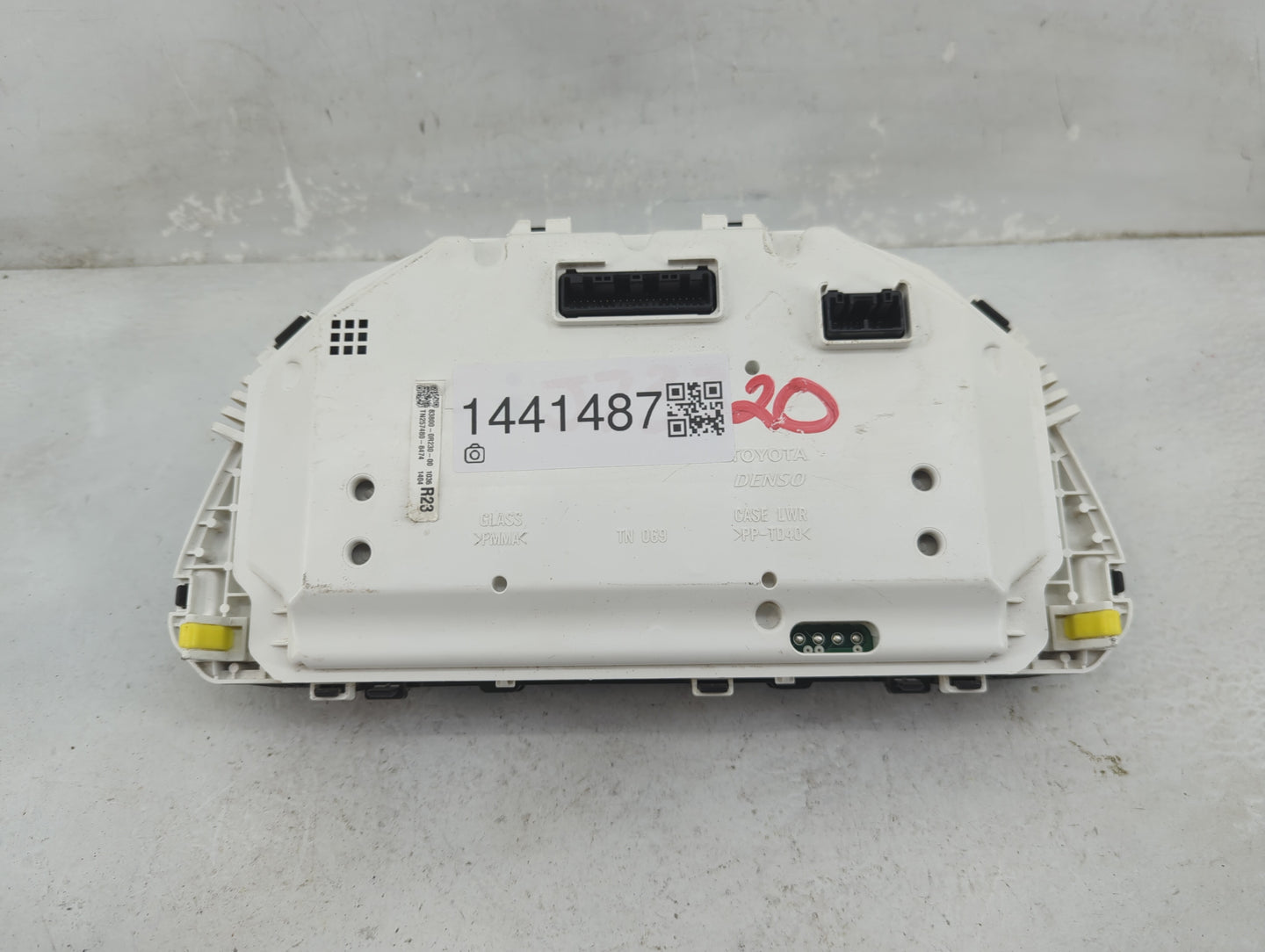 2016 Toyota Rav4 Instrument Cluster Speedometer Gauges P/N:83800-0R230-00 TN257480-8474 Fits OEM Used Auto Parts - Oemusedau