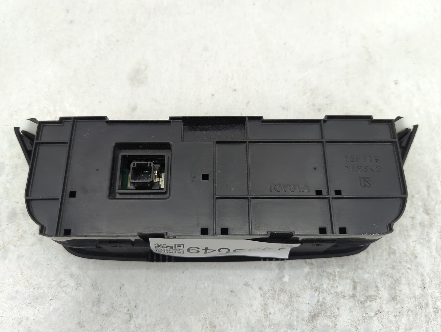 2016-2018 Toyota Rav4 Climate Control Module Temperature AC/Heater Replacement P/N:75F719 Fits Fits 2016 2017 2018 OEM Used 