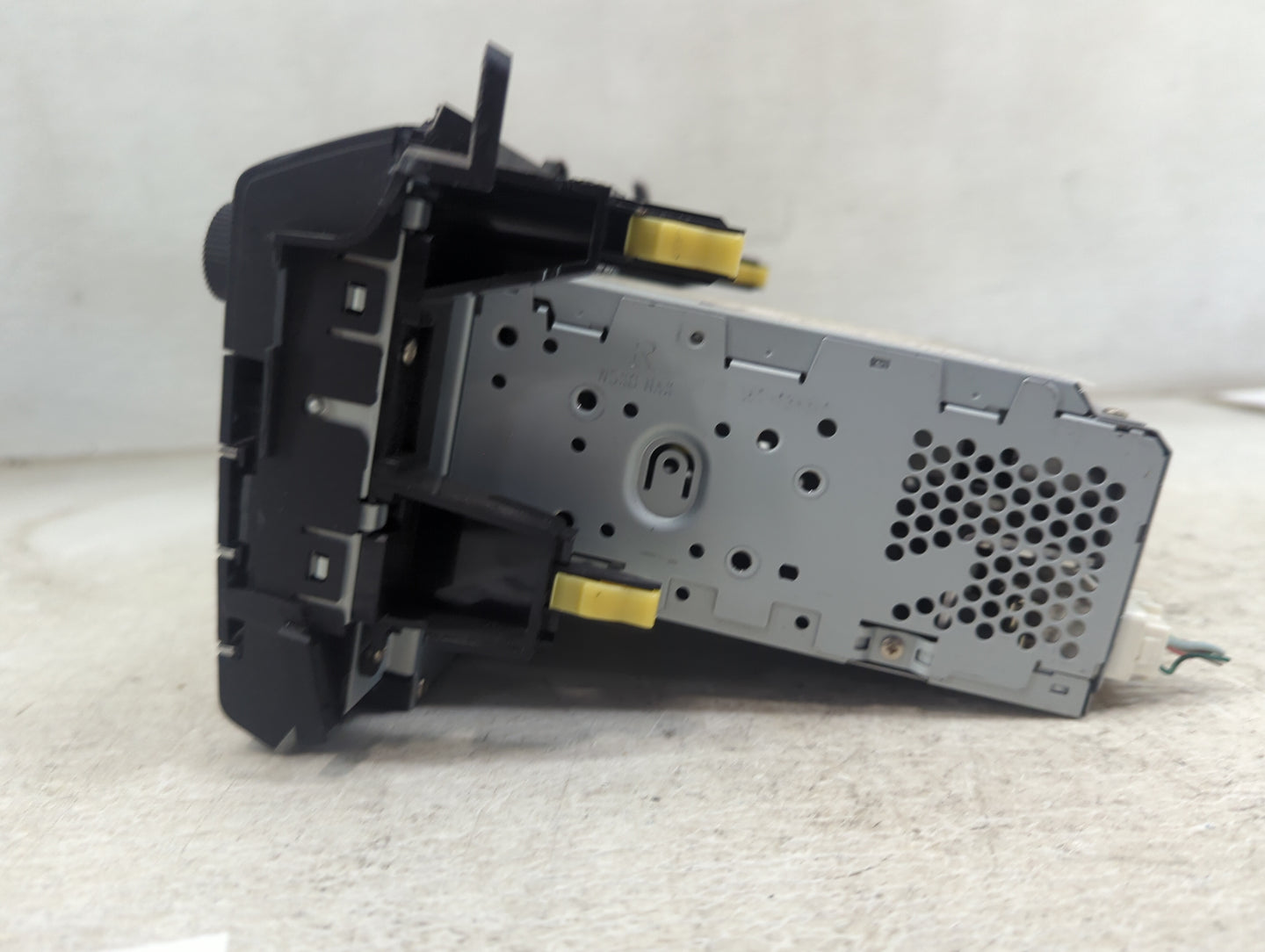 2016-2018 Toyota Rav4 Radio AM FM Cd Player Receiver Replacement P/N:86140-42110 138000-9880B101 Fits Fits 2016 2017 2018 OE