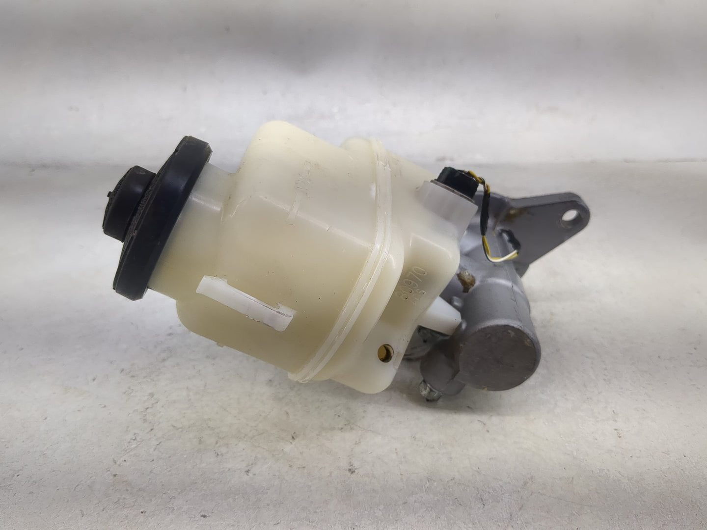 2006-2018 Toyota Rav4 Brake Master Cylinder 1491009 - Oemusedautoparts1.com