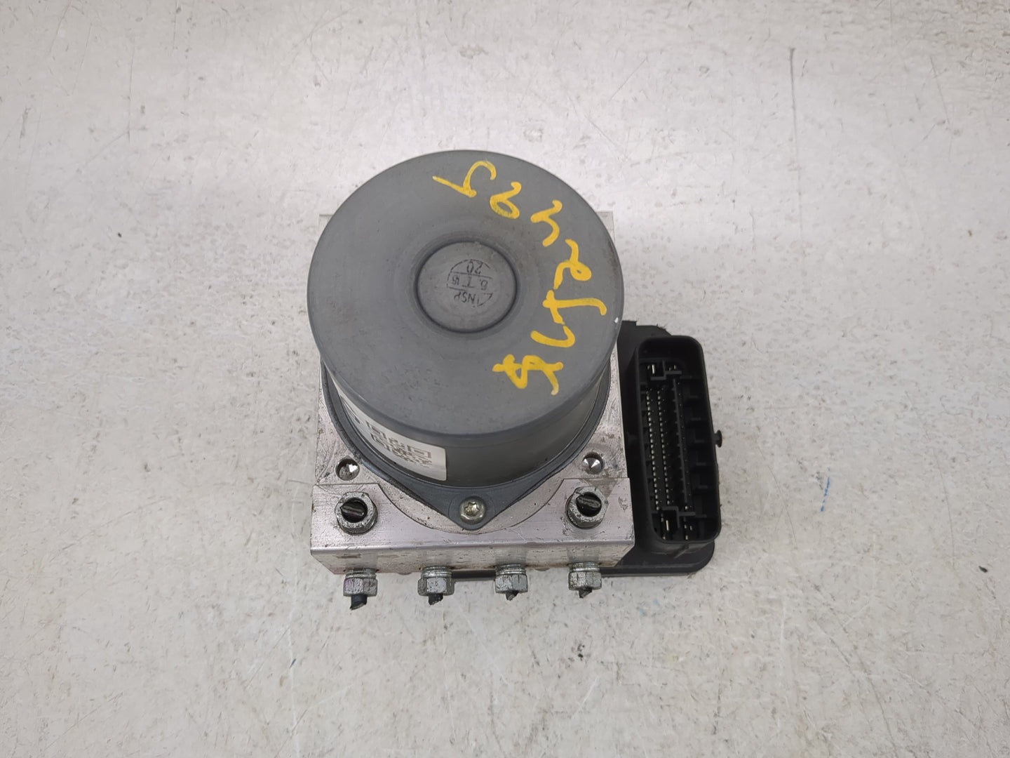 2016 Toyota Rav4 ABS Pump Control Module Replacement P/N:44540-42360 Fits OEM Used Auto Parts - Oemusedautoparts1.com