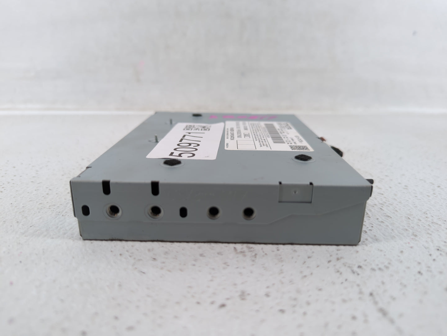 2016-2018 Toyota Rav4 Radio AM FM Cd Player Receiver Replacement P/N:86180-35050 86100-42243 Fits OEM Used Auto Parts - Oemu
