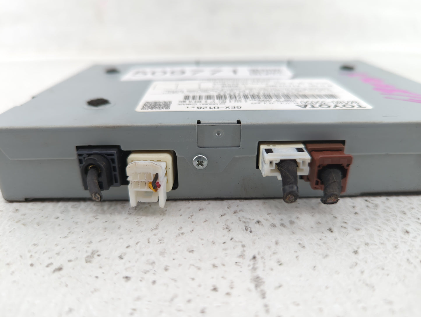 2016-2018 Toyota Rav4 Radio AM FM Cd Player Receiver Replacement P/N:86180-35050 86100-42243 Fits OEM Used Auto Parts - Oemu