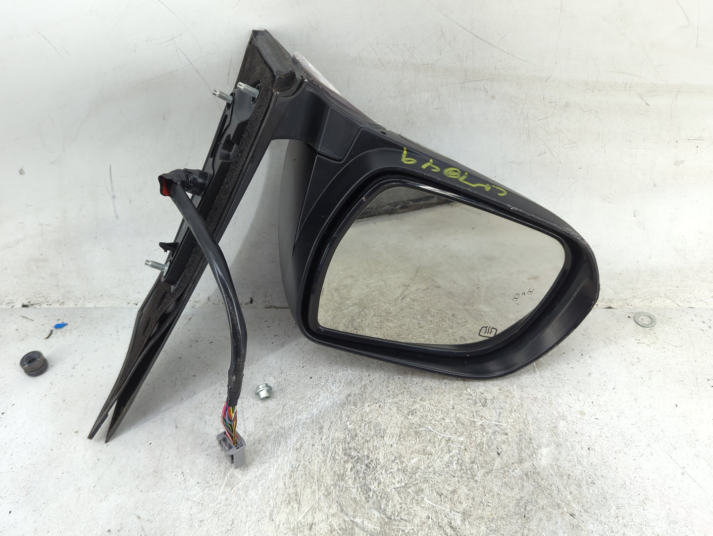 2015-2017 Toyota Sienna Driver Side View Mirror - Left Door Mirror OEM Used - Oemusedautoparts1.com