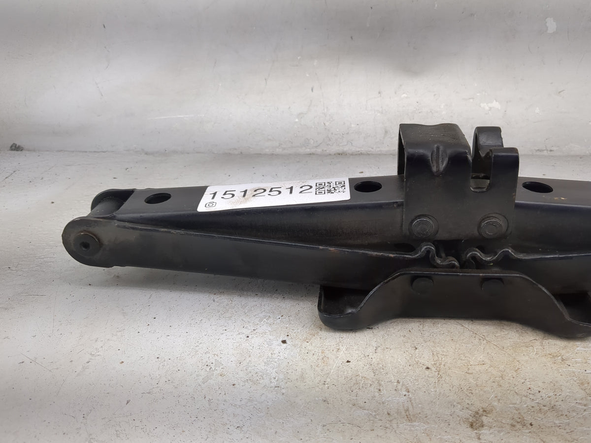 2016 Toyota Sienna Spare Scissor Car Jack Black - Oemusedautoparts1.com