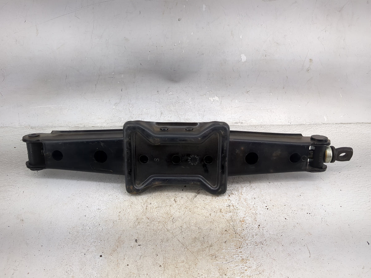 2016 Toyota Sienna Spare Scissor Car Jack Black - Oemusedautoparts1.com