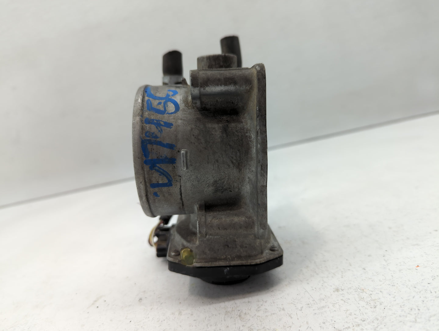 2007-2016 Toyota Sienna Throttle Body P/N:22030-0P050 Fits OEM Used Auto Parts - Oemusedautoparts1.com