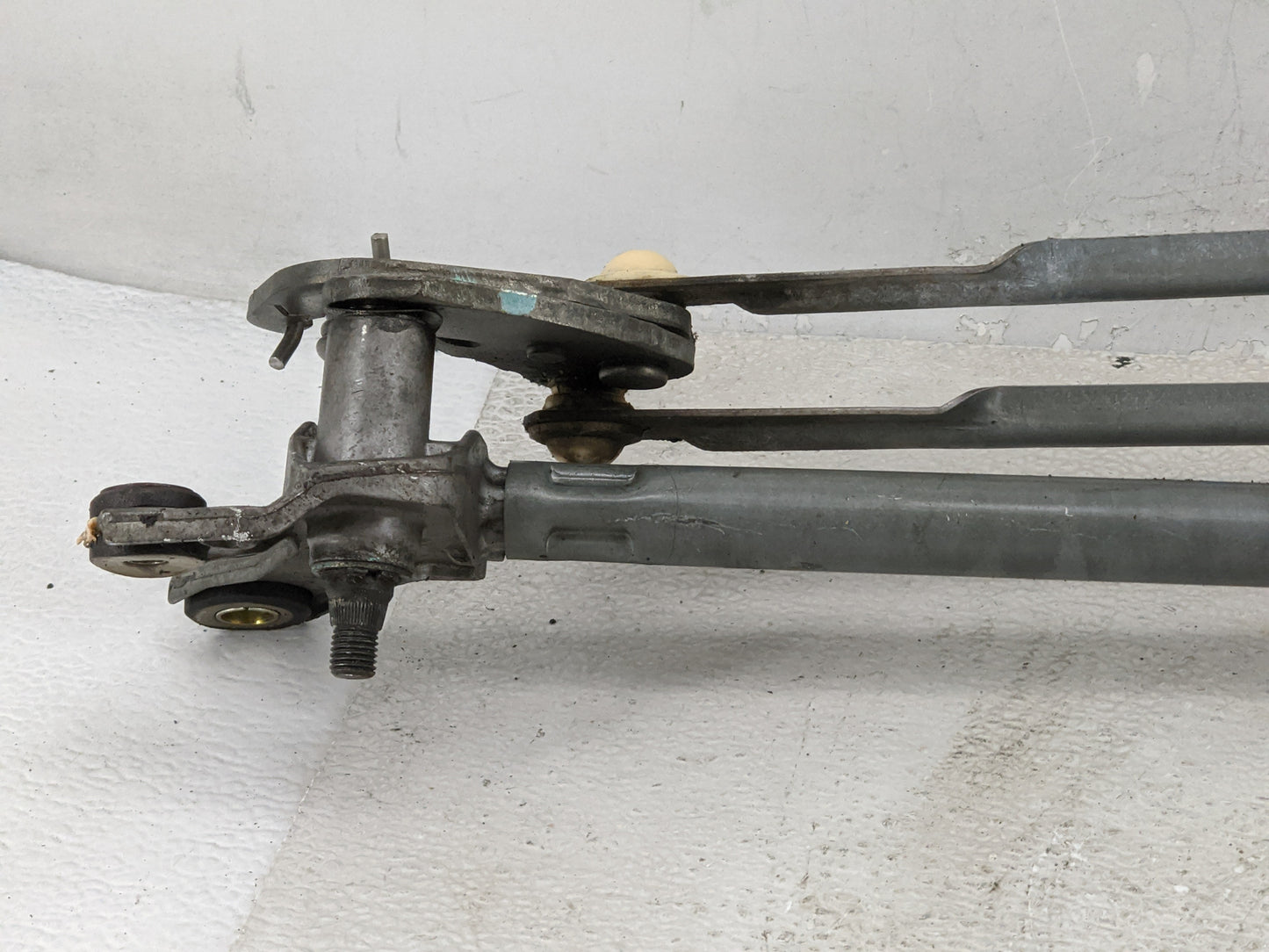 2016-2022 Toyota Tacoma Front Windshield Wiper Motor P/N:8511-04050 Fits Fits 2016 2017 2018 2019 2020 2021 2022 OEM Used Au