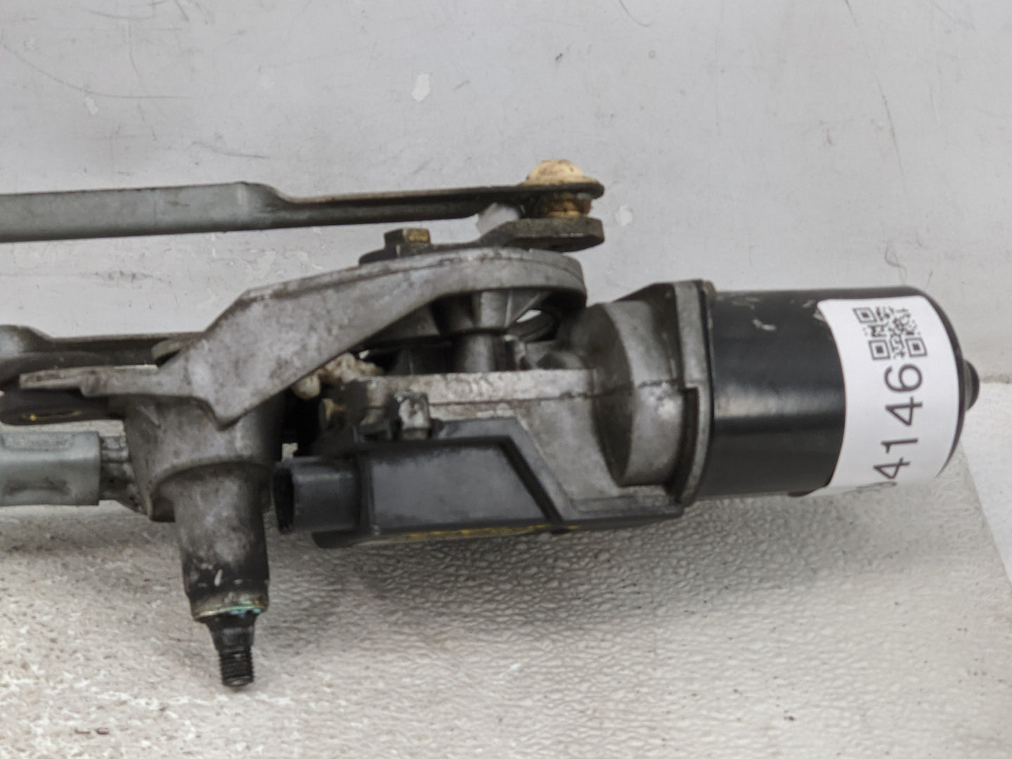 2016-2022 Toyota Tacoma Front Windshield Wiper Motor P/N:8511-04050 Fits Fits 2016 2017 2018 2019 2020 2021 2022 OEM Used Au