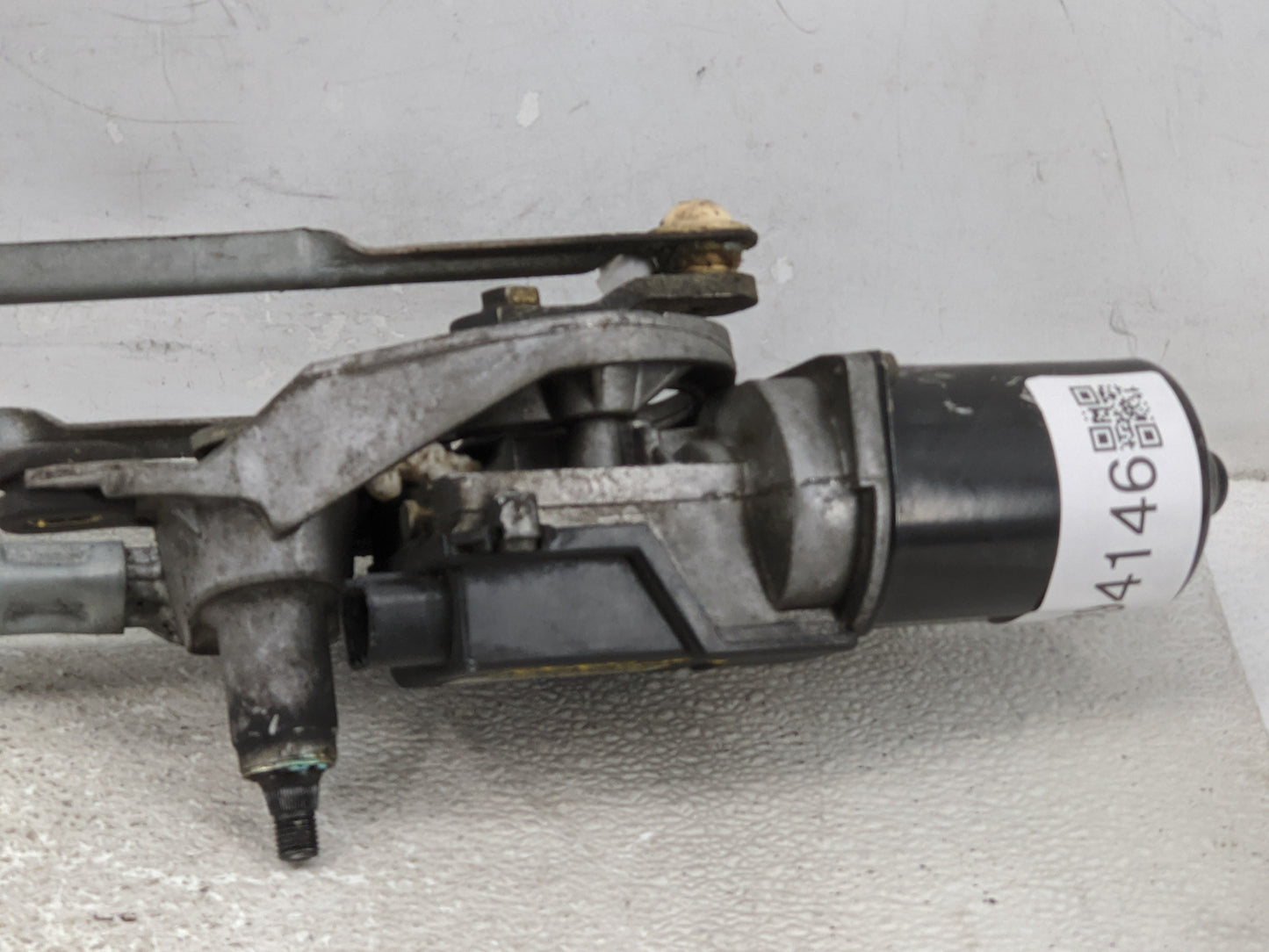 2016-2022 Toyota Tacoma Front Windshield Wiper Motor P/N:8511-04050 Fits Fits 2016 2017 2018 2019 2020 2021 2022 OEM Used Au