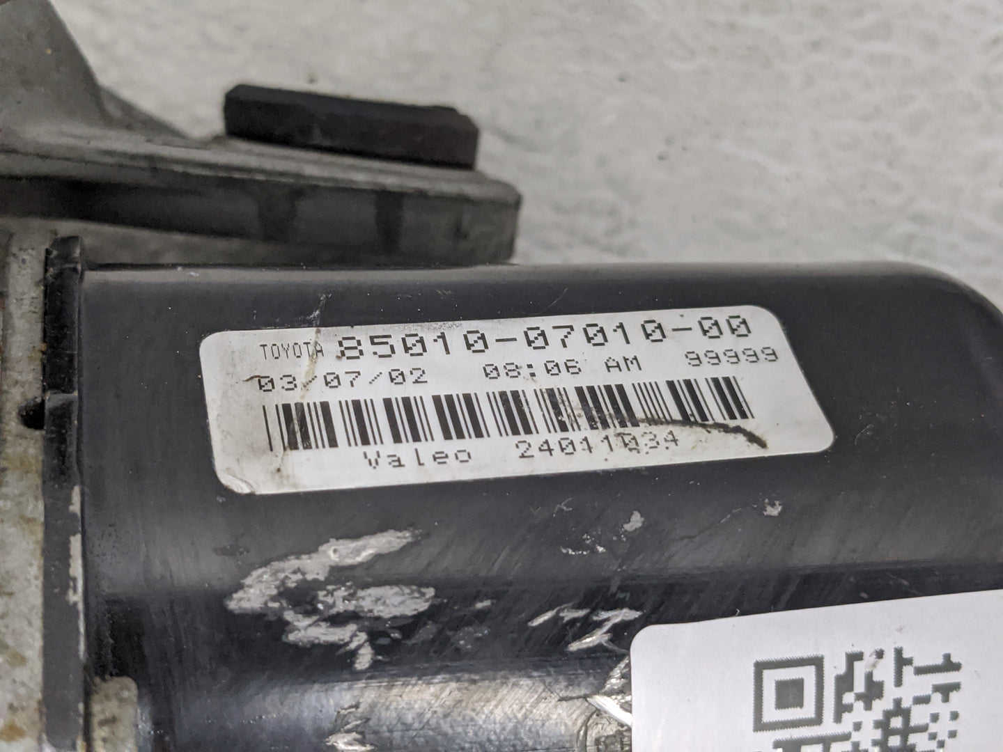2016-2022 Toyota Tacoma Front Windshield Wiper Motor P/N:8511-04050 Fits Fits 2016 2017 2018 2019 2020 2021 2022 OEM Used Au