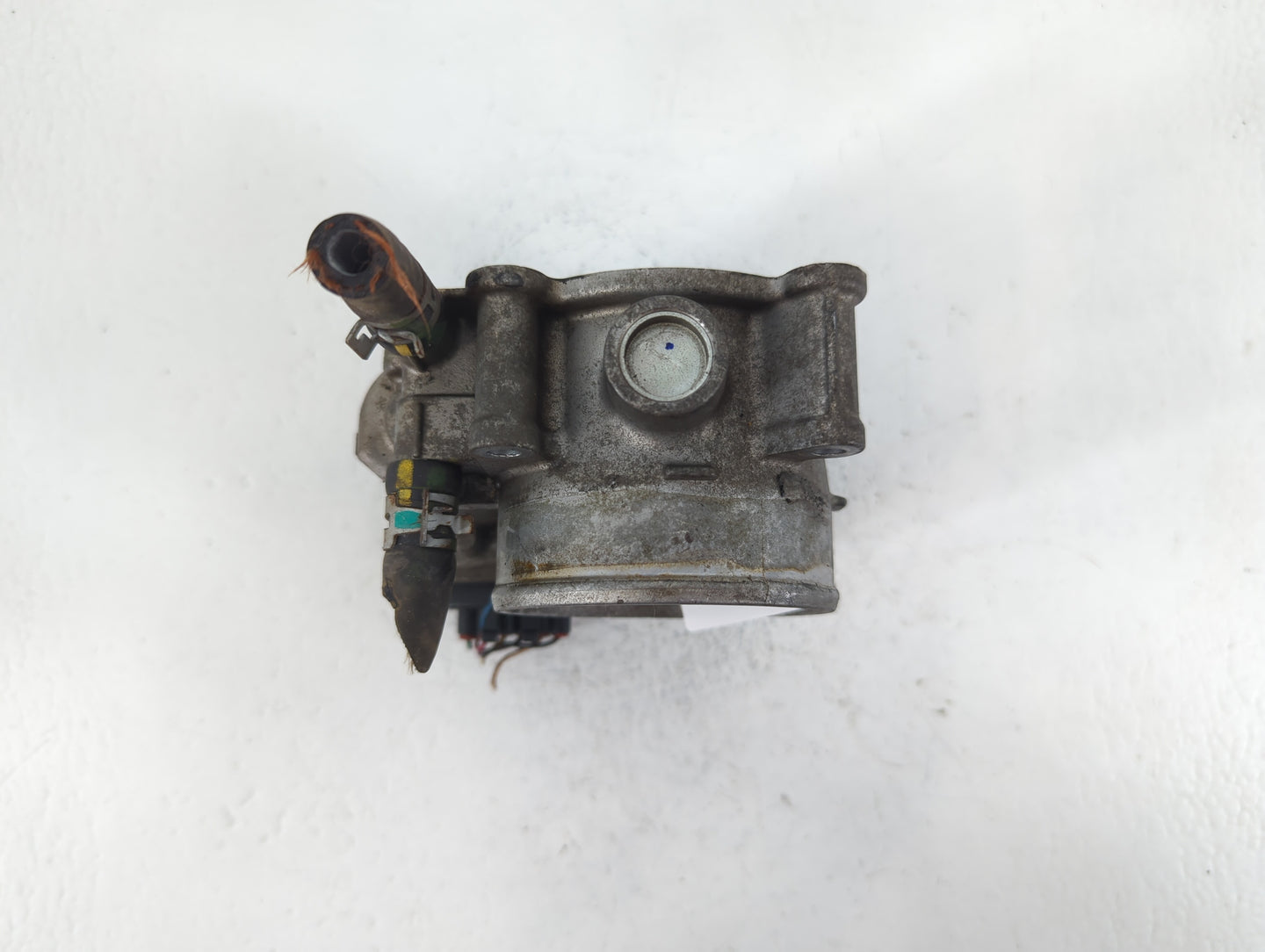 2016-2022 Toyota Tacoma Throttle Body P/N:22030-0P060 Fits Fits 2016 2017 2018 2019 2020 2021 2022 OEM Used Auto Parts - Oem