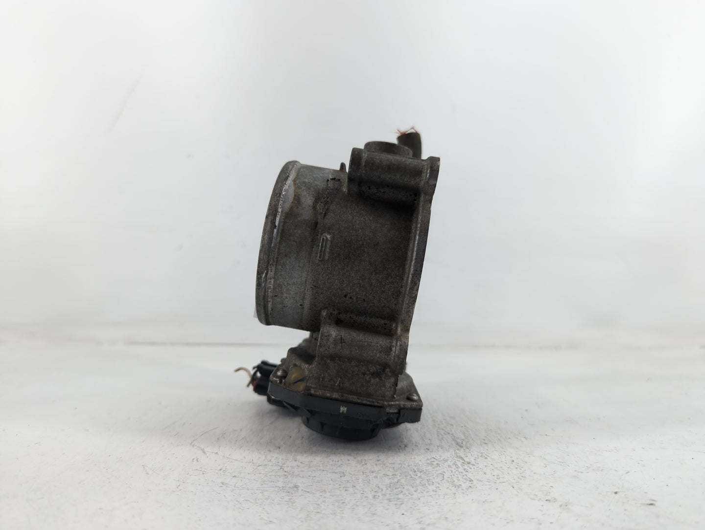 2016-2022 Toyota Tacoma Throttle Body P/N:22030-0P060 Fits Fits 2016 2017 2018 2019 2020 2021 2022 OEM Used Auto Parts - Oem