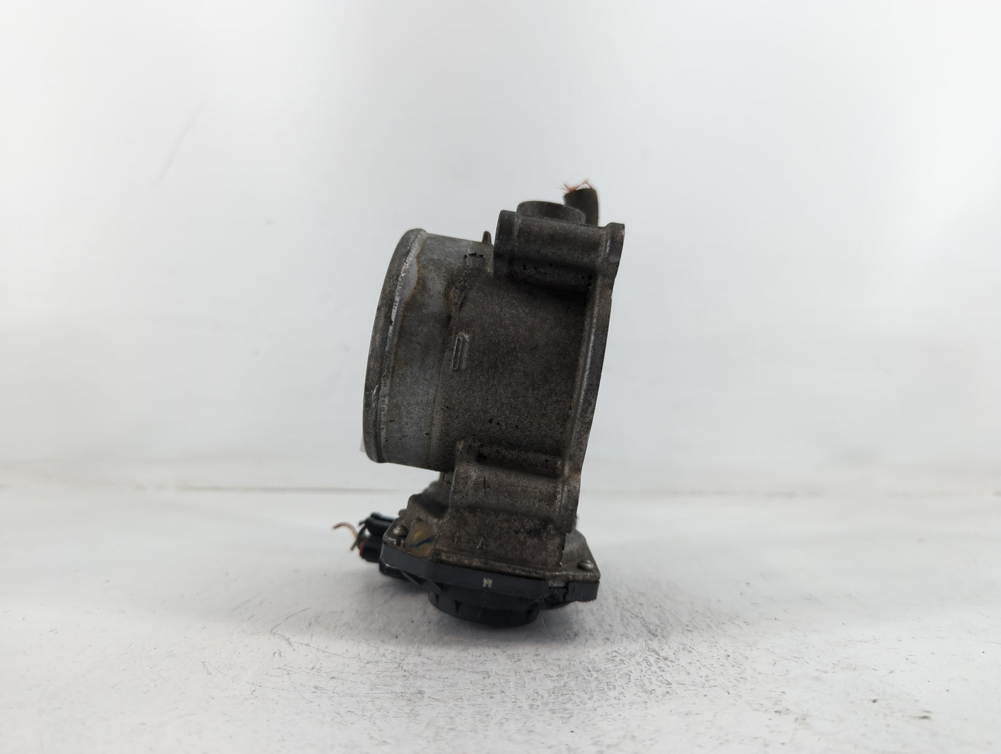 2016-2022 Toyota Tacoma Throttle Body P/N:22030-0P060 Fits Fits 2016 2017 2018 2019 2020 2021 2022 OEM Used Auto Parts - Oem
